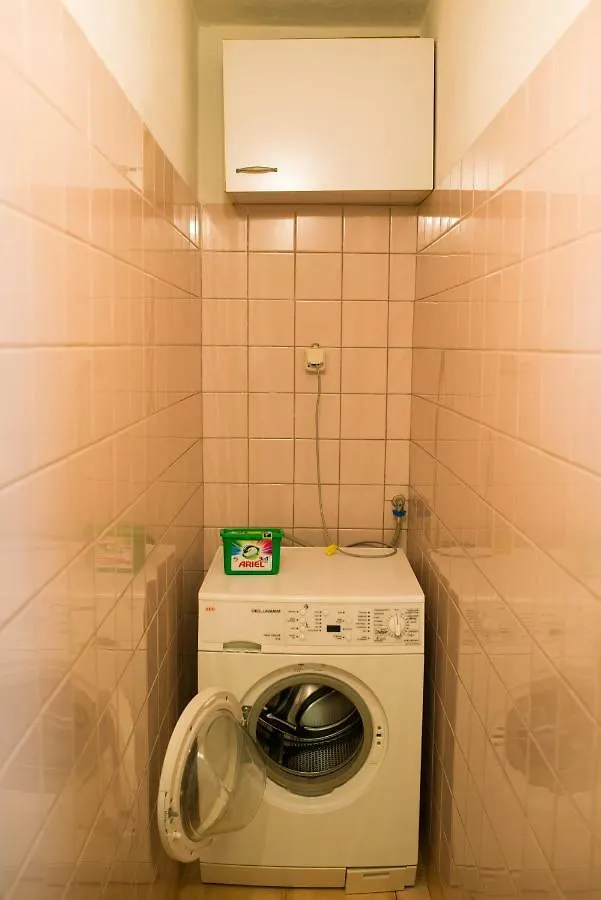 Sunny Apartment In The Centre Of فارنا