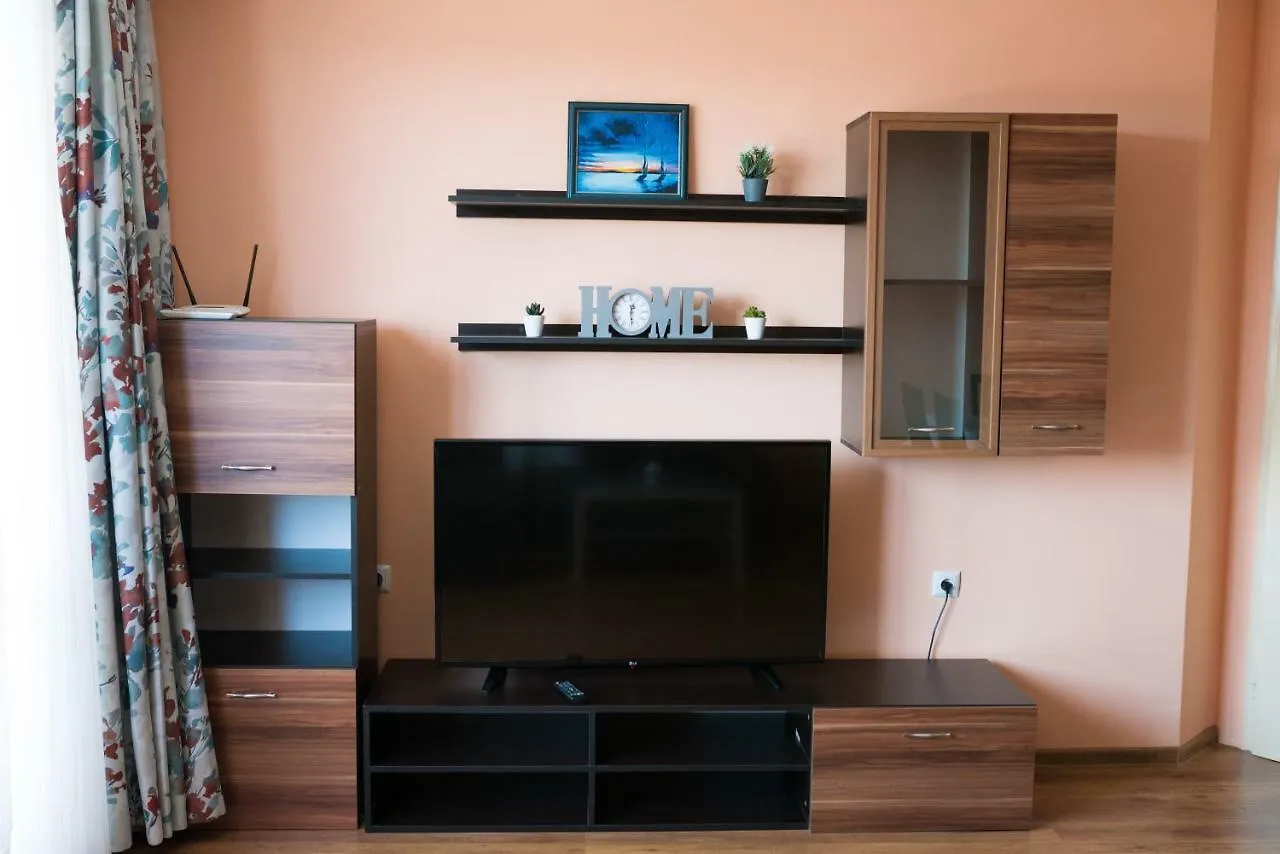 Sunny Apartment In The Centre Of فارنا 0*,