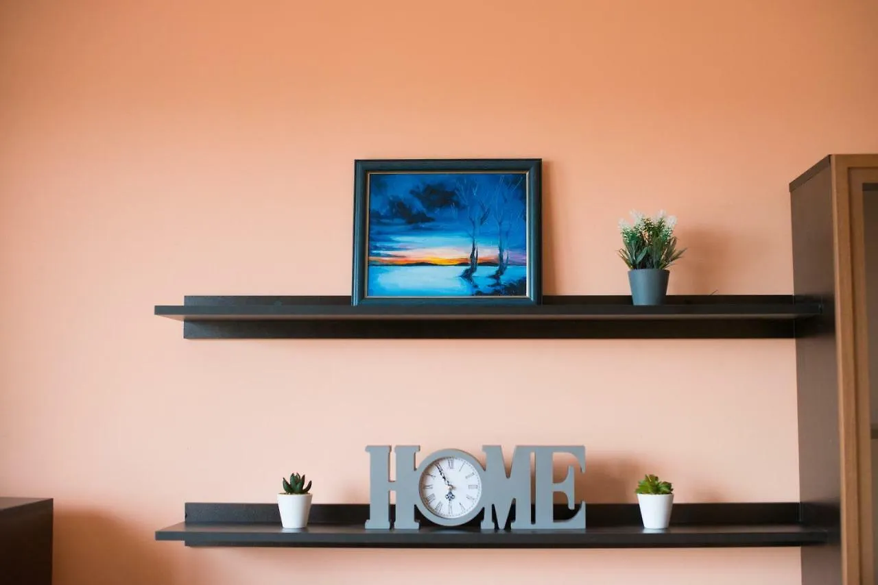 Sunny Apartment In The Centre Of فارنا