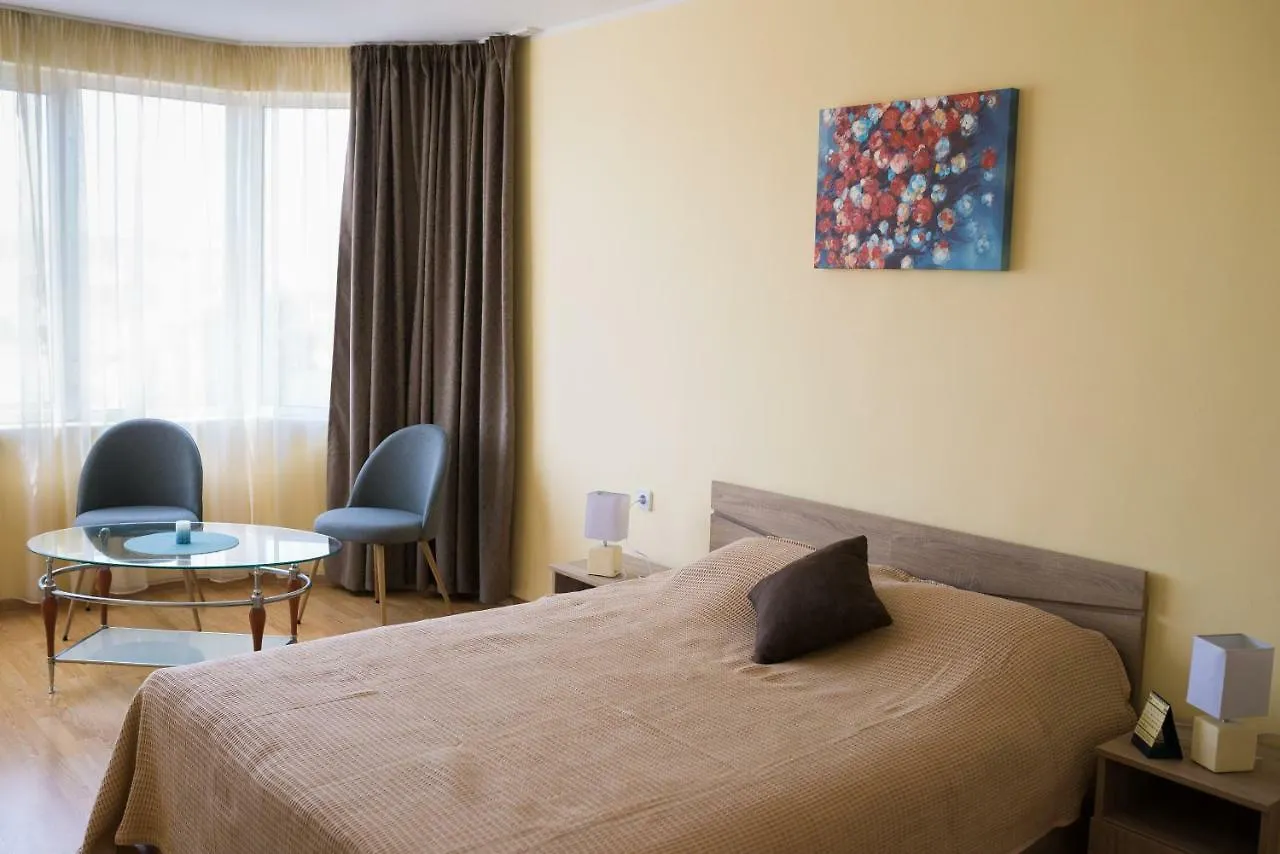 Sunny Apartment In The Centre Of فارنا
